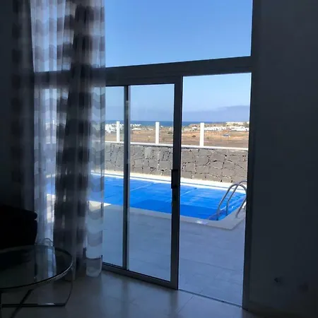 Villa With Sea View And Private Swimming Pool *